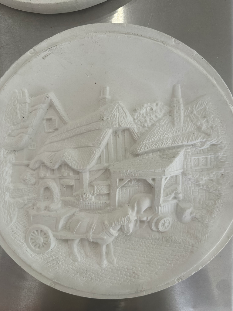 Plato con carruaje de yeso