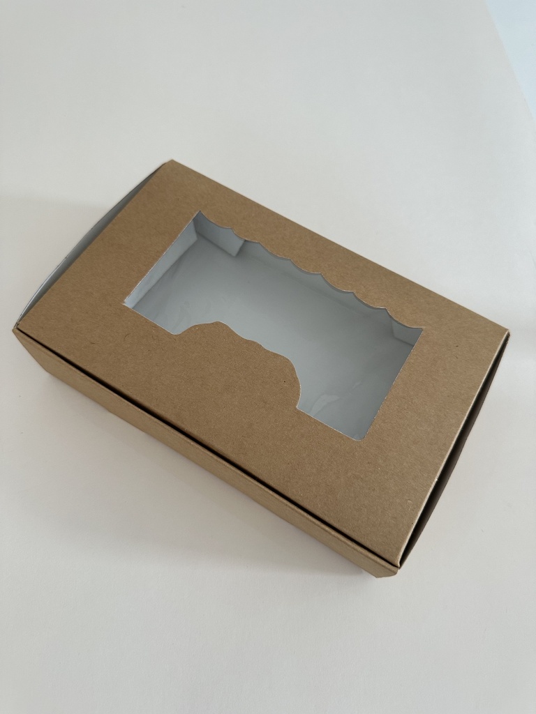 Caja kraft con ventana 5.5" x 8.5" x 2" (h)