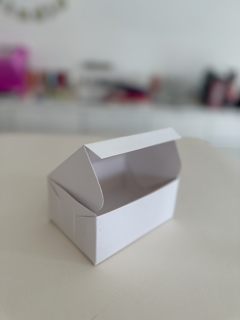Caja blanca 5" x 4" x 2.5" (h)