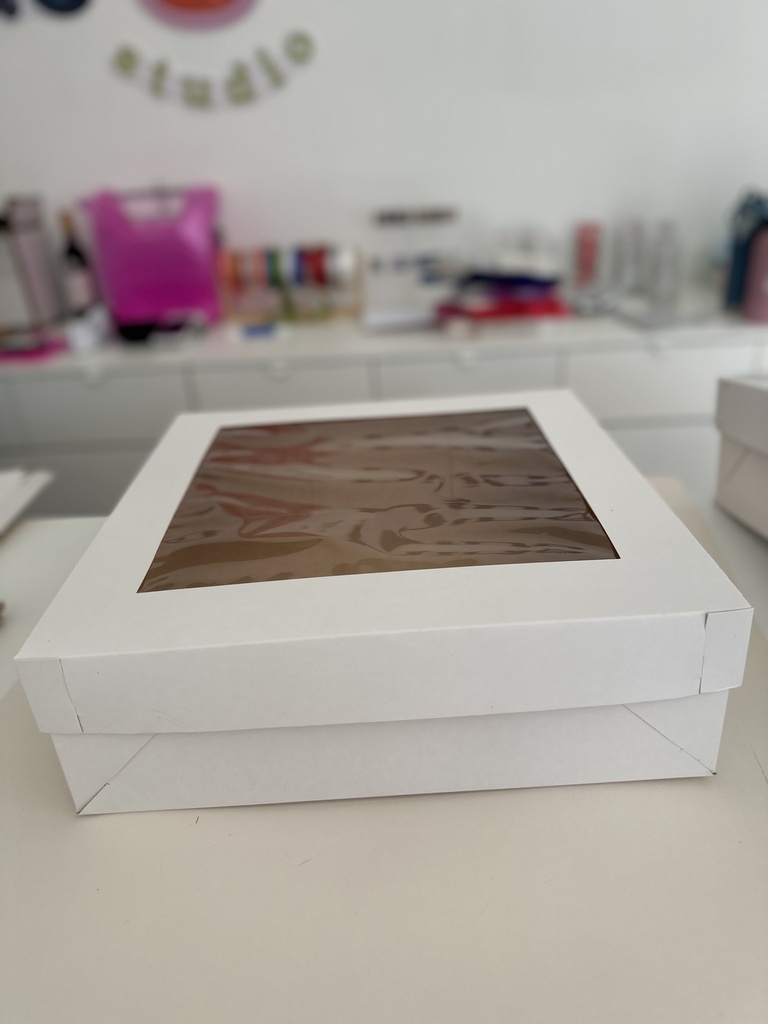 Caja blanca con ventana 15" x 15" x 5" (h)
