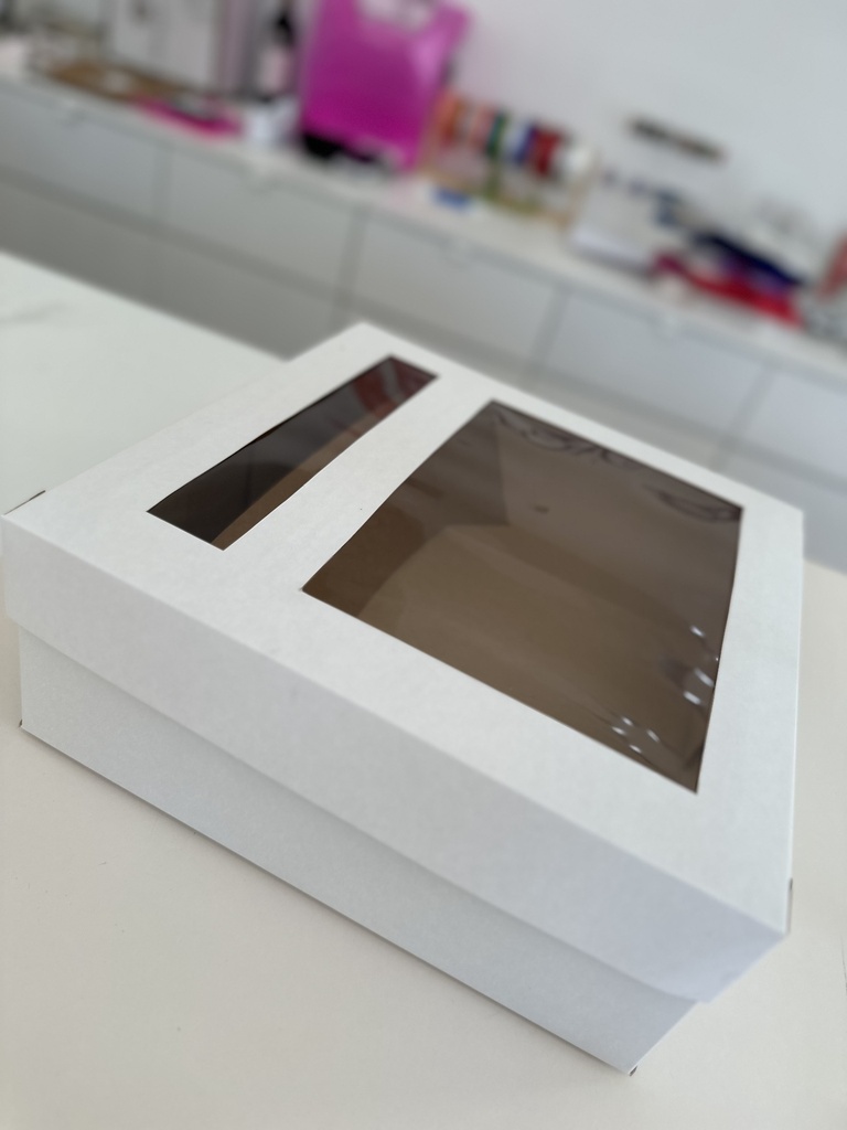 Caja blanca con ventana y separador 12" x 12" x 5" (h)