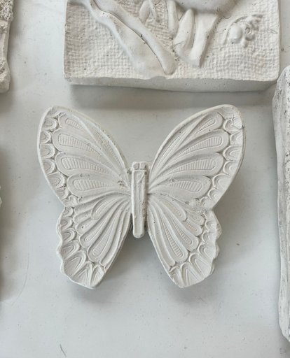 Mariposa de yeso sencilla