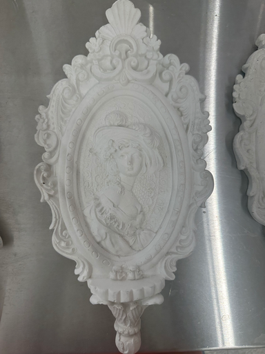 Plato de yeso de busto femenino